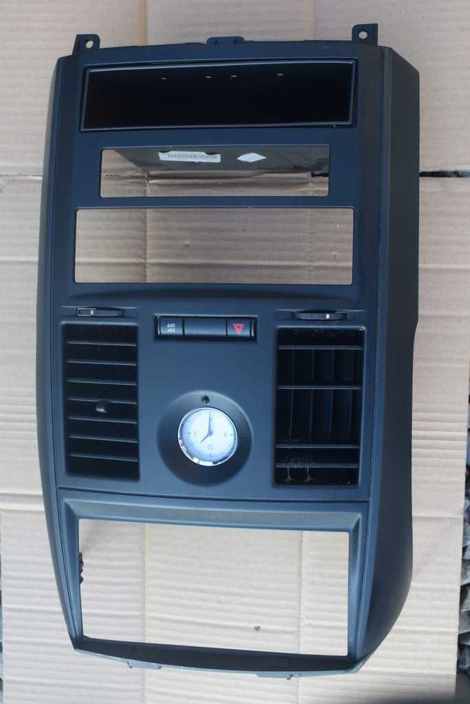 ramka panel  konsoli ZEGAR CHRYSLER VOYAGER V 2.8 CRD 09R