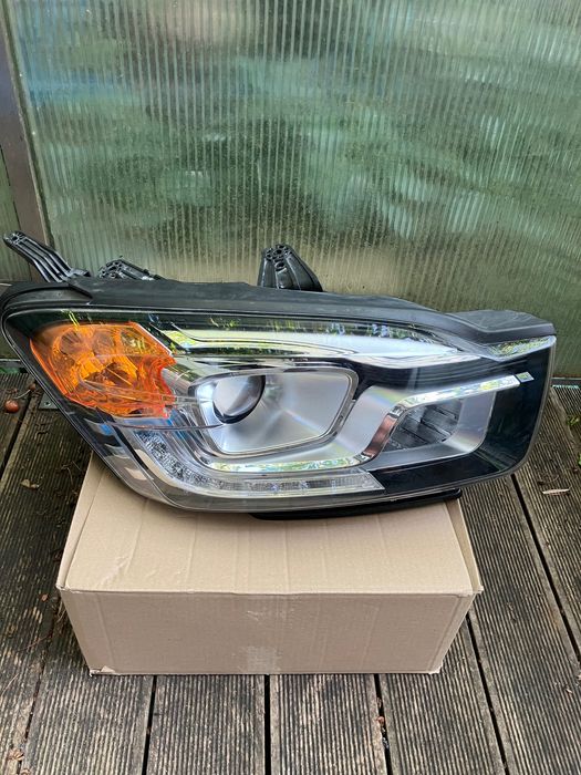 Ssangyong Korando III - reflektor P