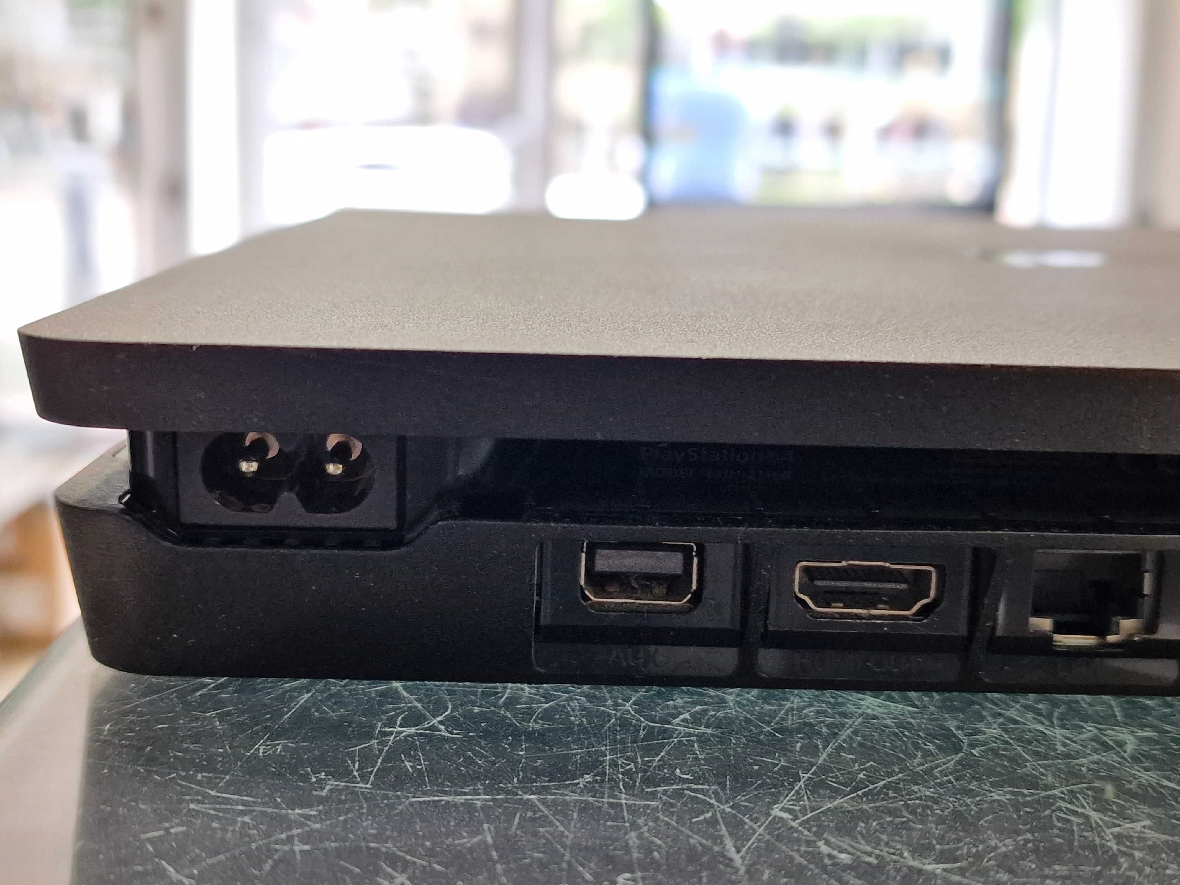Playstation 4 Slim 1TB CUH-2116B/ 2x move kontroler/ 5 gier/ Grade A-