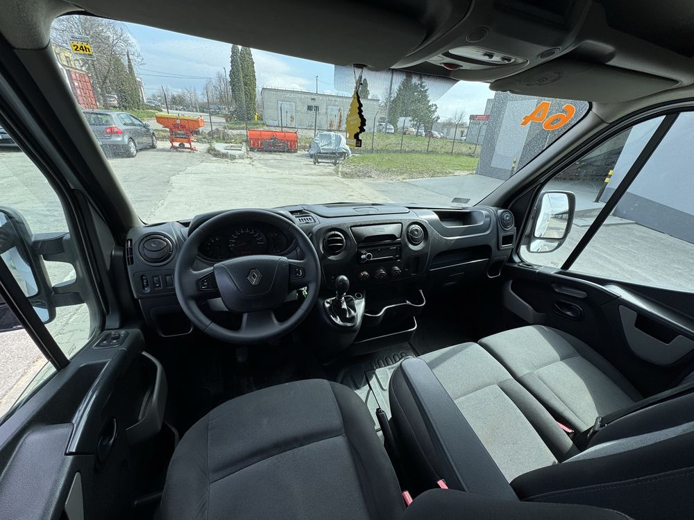 Wynajem busa dostawczego – Renault Master L3H2