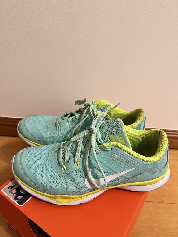 Ténis Nike Senhora 37,5