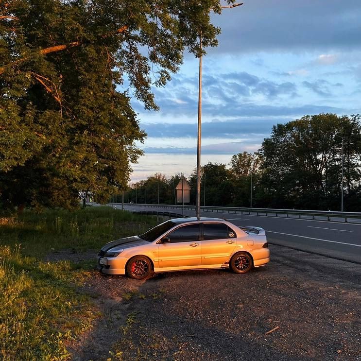 Продам lancer 9 2.0