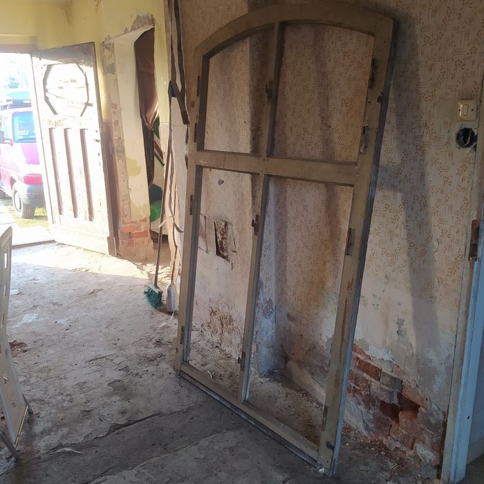 Rama okna ze starego budynku