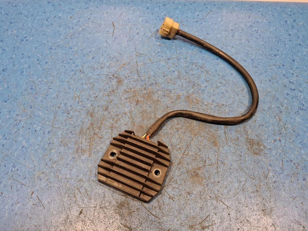 YAMAHA FAZER FZS 1000 REGULATOR NAPIĘCIA SH650C-11