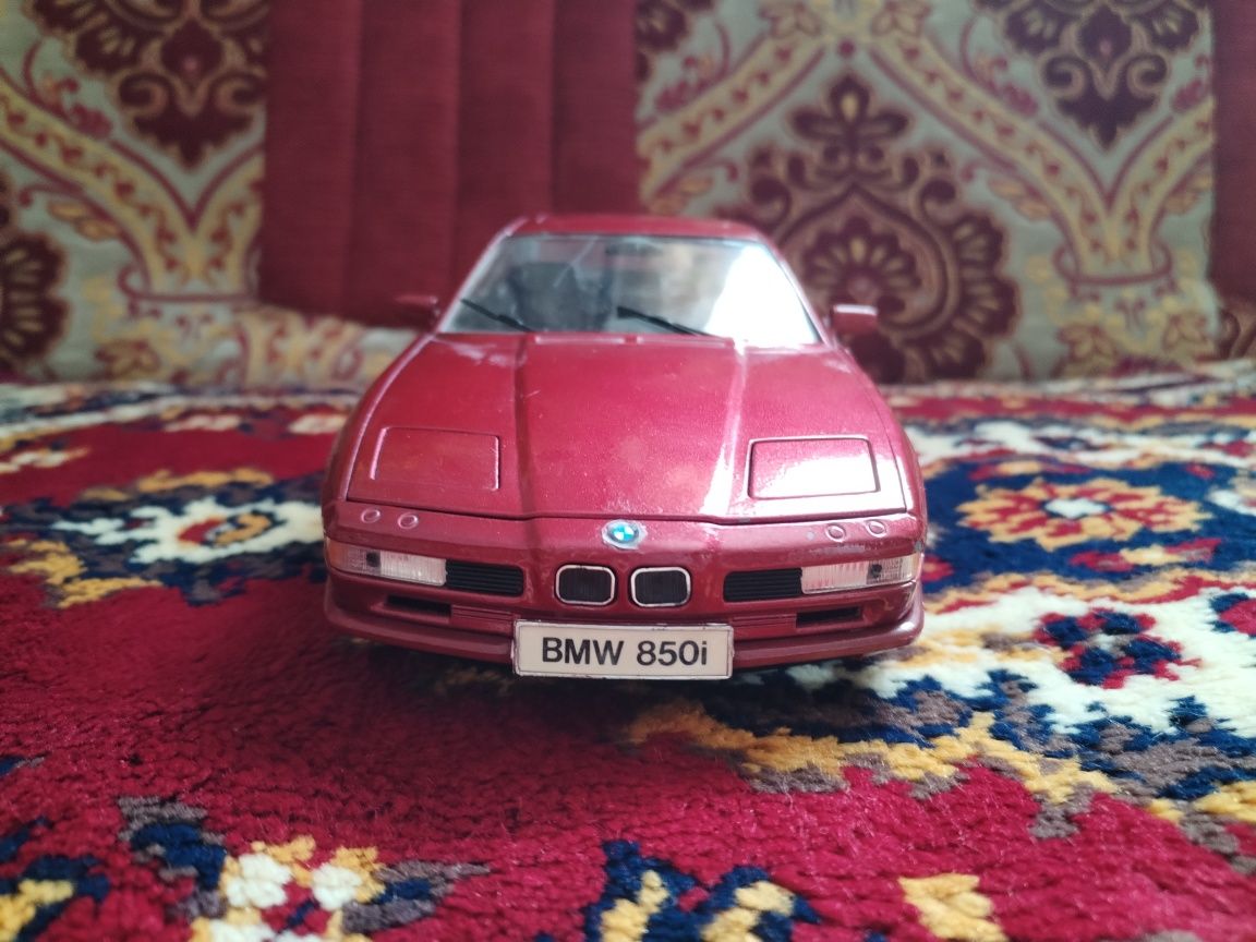 Модель BMW 850i E31 1:18 Maisto