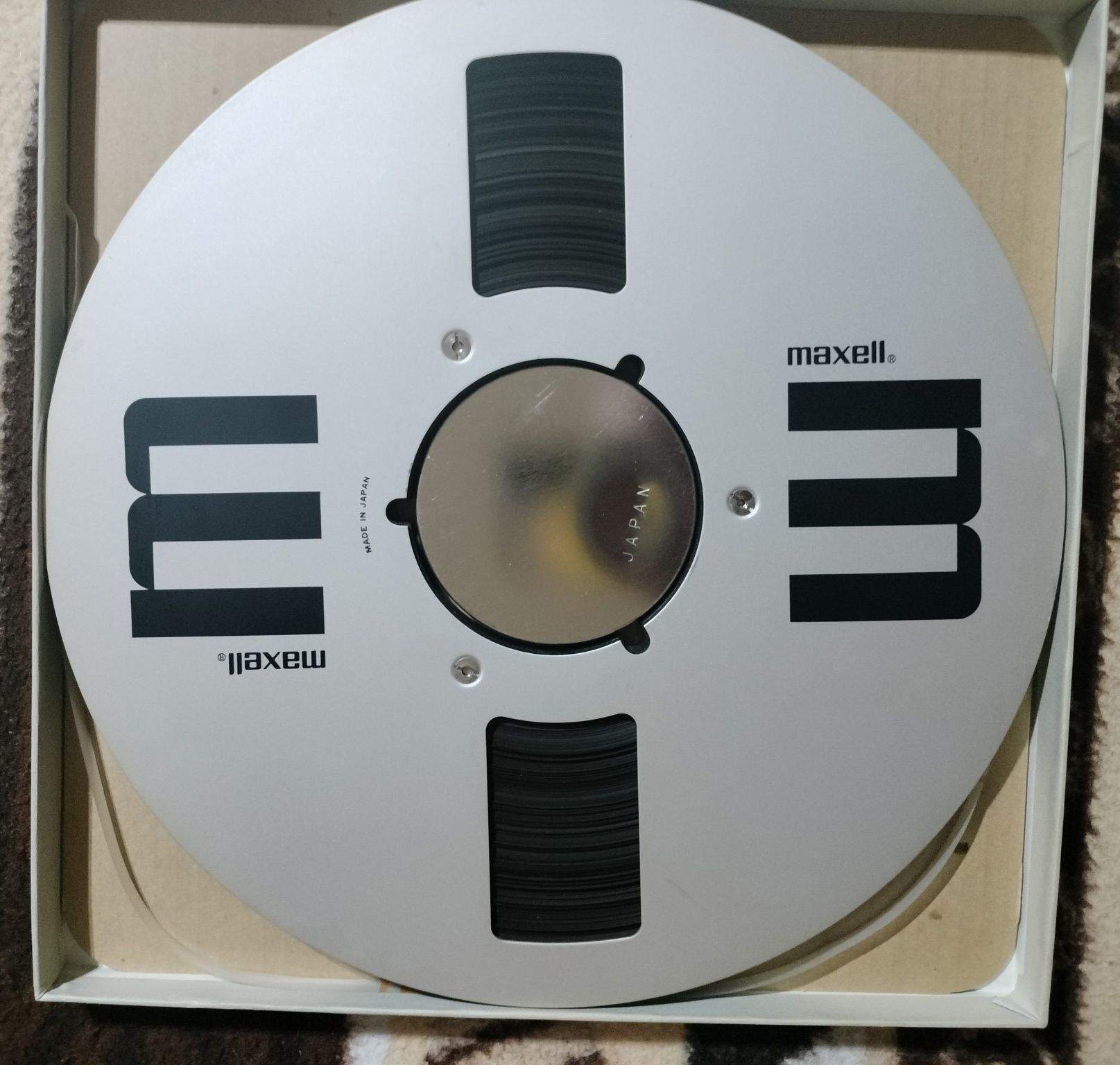 Oryginalna szpula 26.5 cm Maxell z org.  taśmą LOW NOISE.