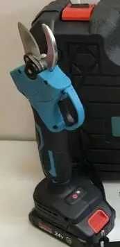 Набір в кейсі акумуляторна міні пила 6 дюймів і акумуляторний секатор