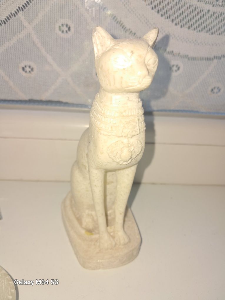 Египетская статуэтка из мрамора. Кошка Бастет.
