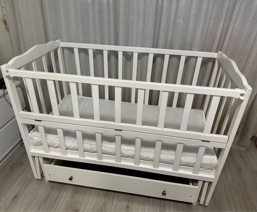 Дитяче ліжечко, кроватка, кроватка с маятником та ящиком