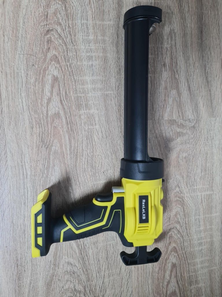Sprzedam akumulatorowy pistolet do silikonu