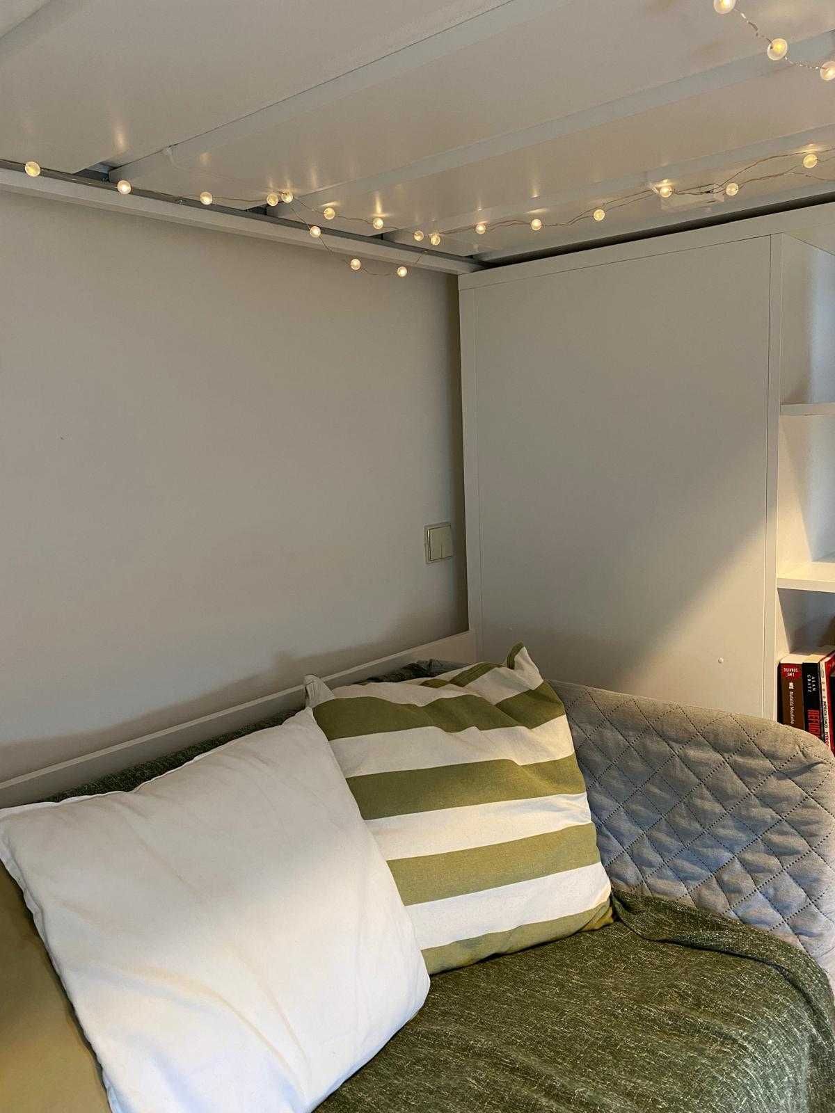 Cama loft IKEA com sofá incluído — ótimo estado!