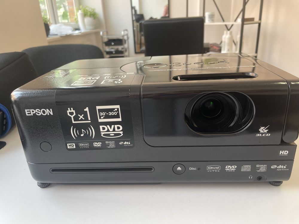 Мультимедійний проектор Epson EH-DM2