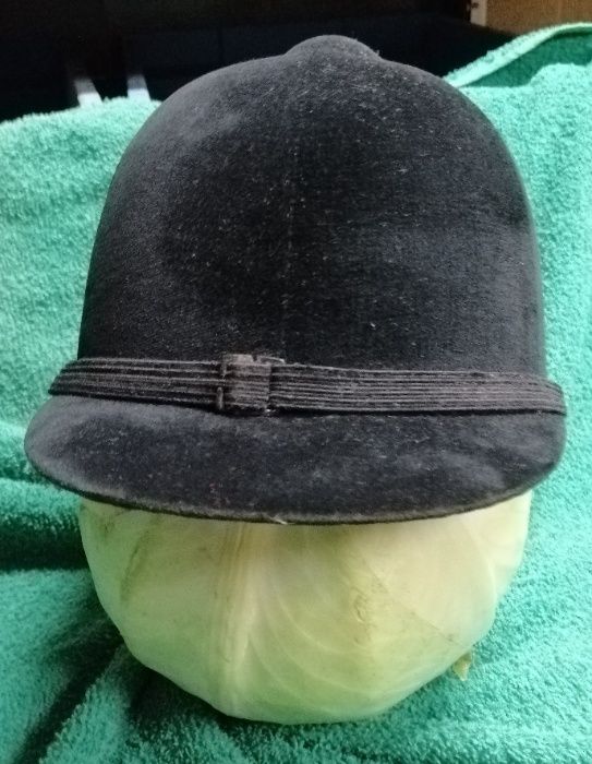 Czapka jeździecka do jazdy konnej