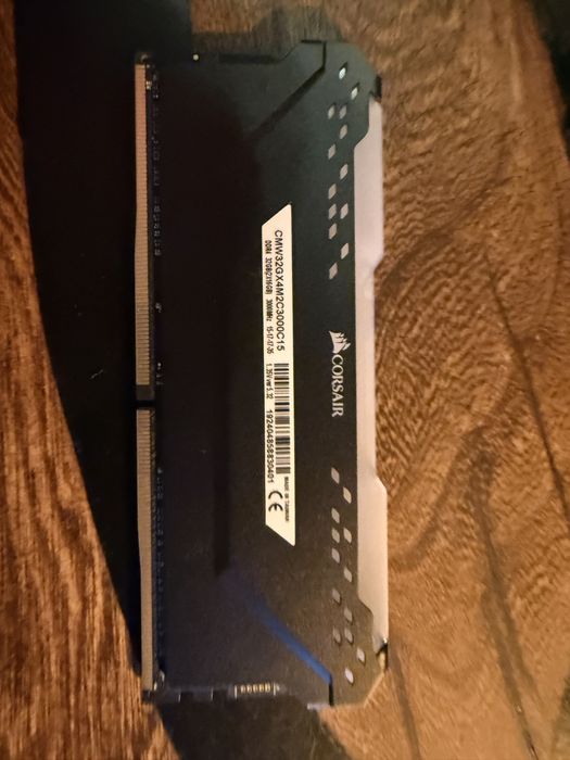 Pamiec Ram rgb ddr4 3000Mhz 16Gb Corsair