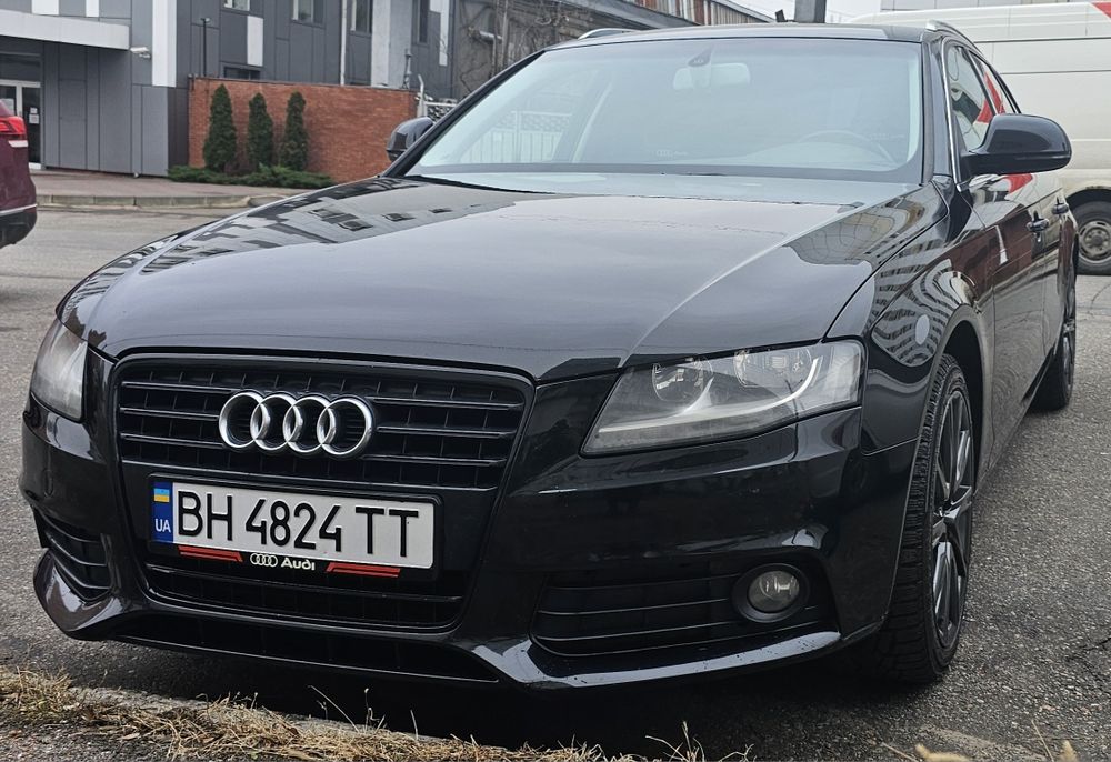 Автомобіль Audi A4 B8