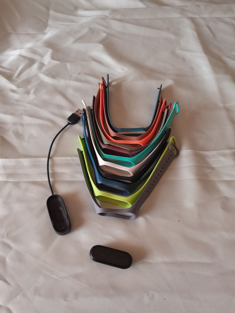 Braceletes, calculadoras, armações oculos