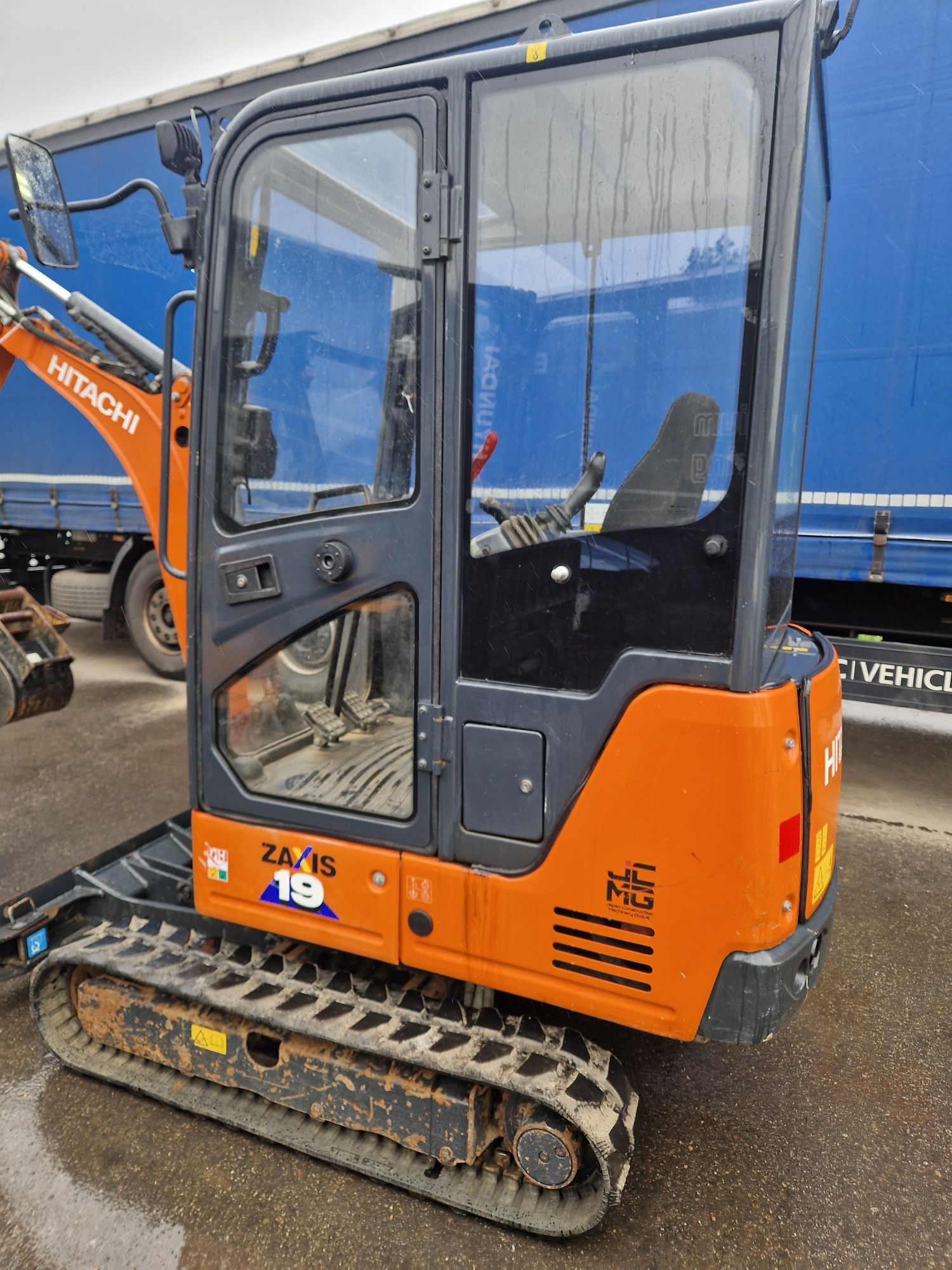 Minikoparka hitachi zaxis  19, 2022r.