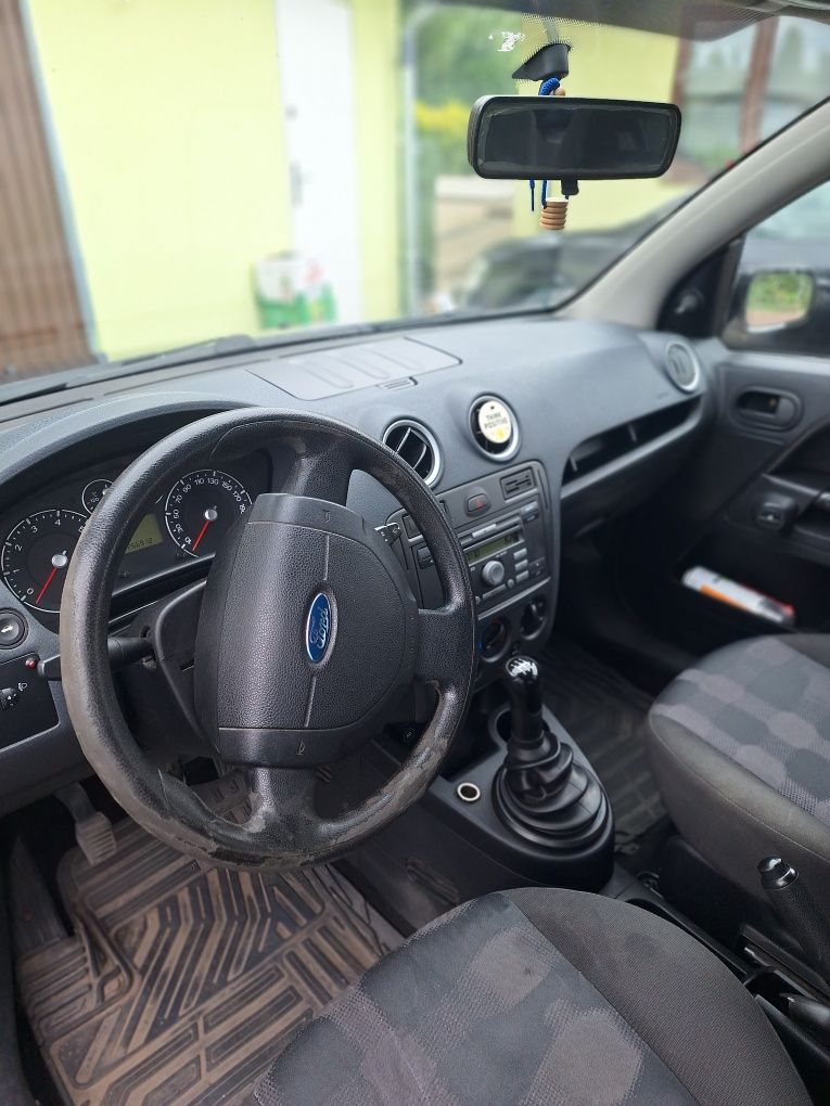 Ford Fusion 1.4 bezyna