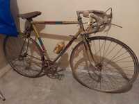 Antiga bicicleta Deka para restauro