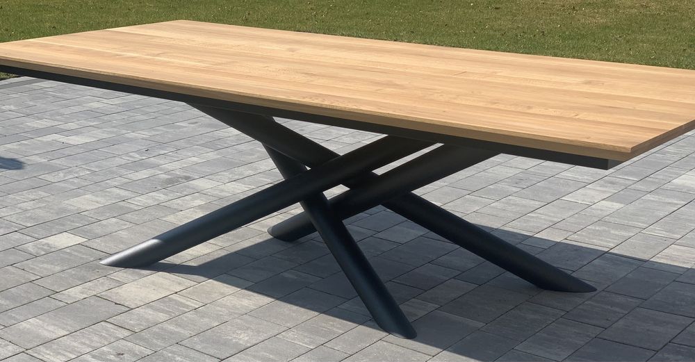 Stół z drewnianym blatem w stylu Loft