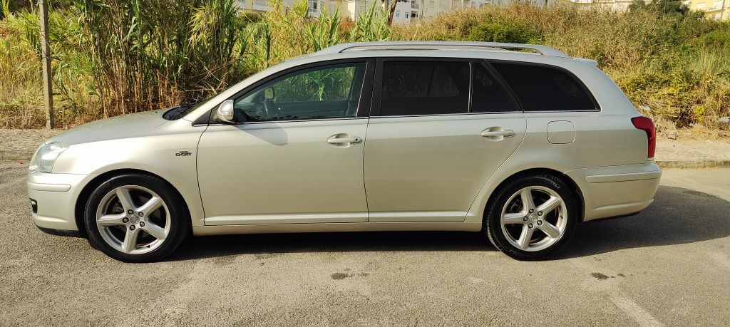 Toyota Avensis 2.2 D-CAT SOL