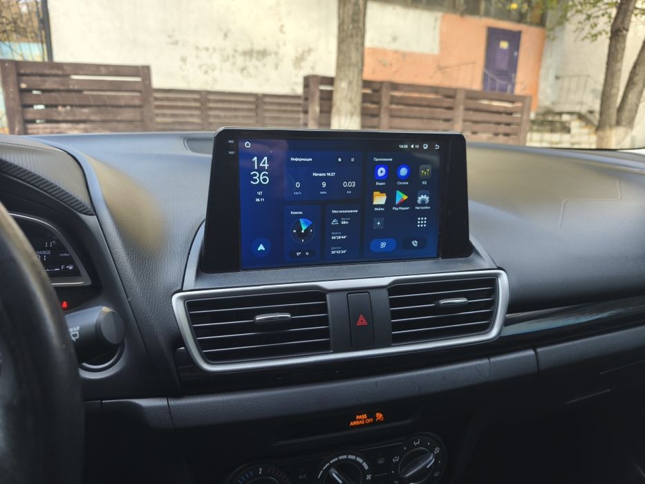 Мазда 3  2014 г 2.0 бензин автомат