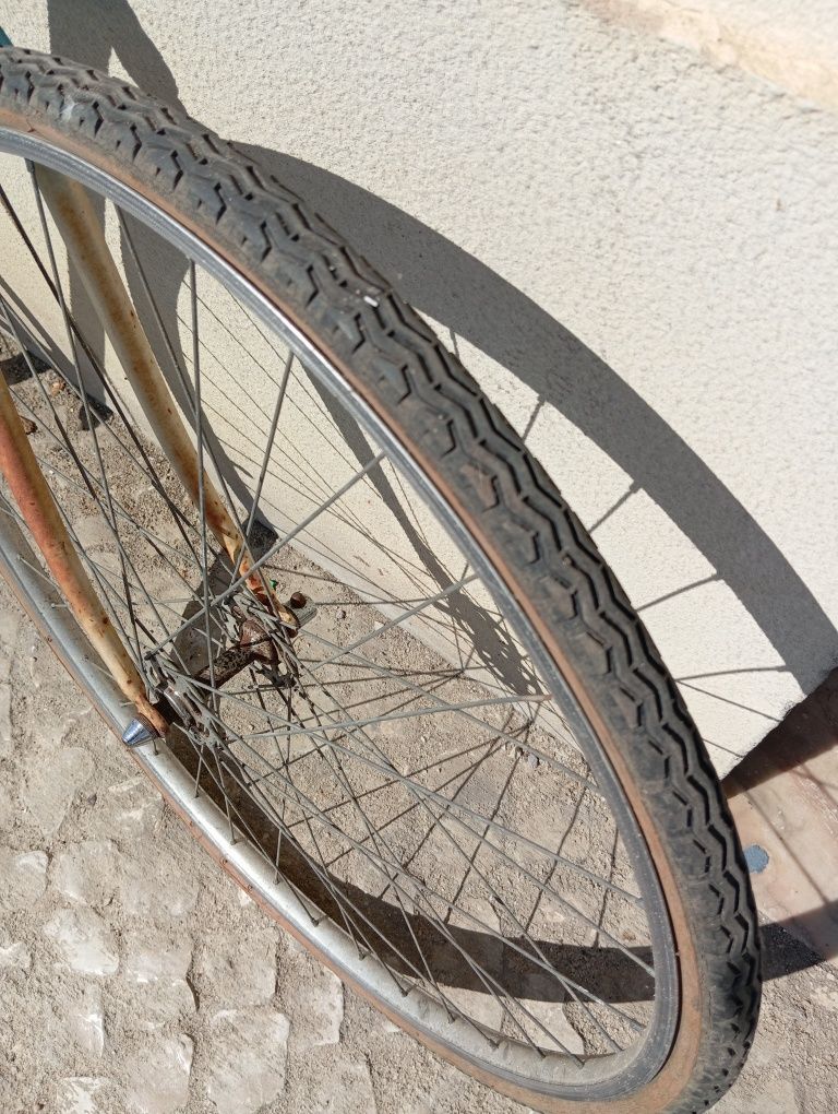Vendo bicicleta antiga de corrida.