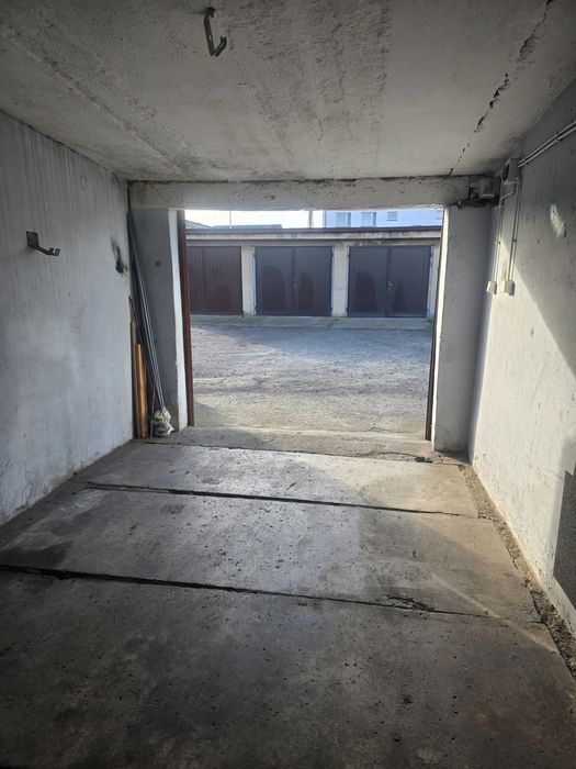 Garaż murowany Książ Wielkopolski.