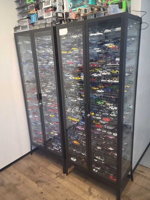 Стенд Ikea метал+скло для колекційних машин 1/43 масштаб на 500-600 шт