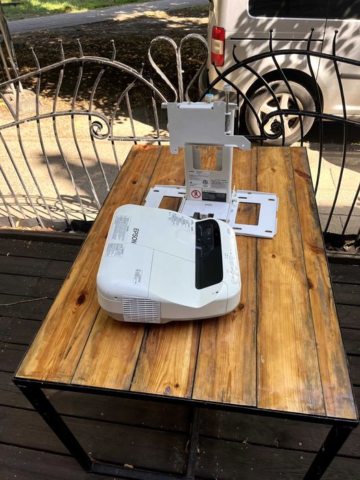 Projektor EPSON EB-570 + org. uchwyt