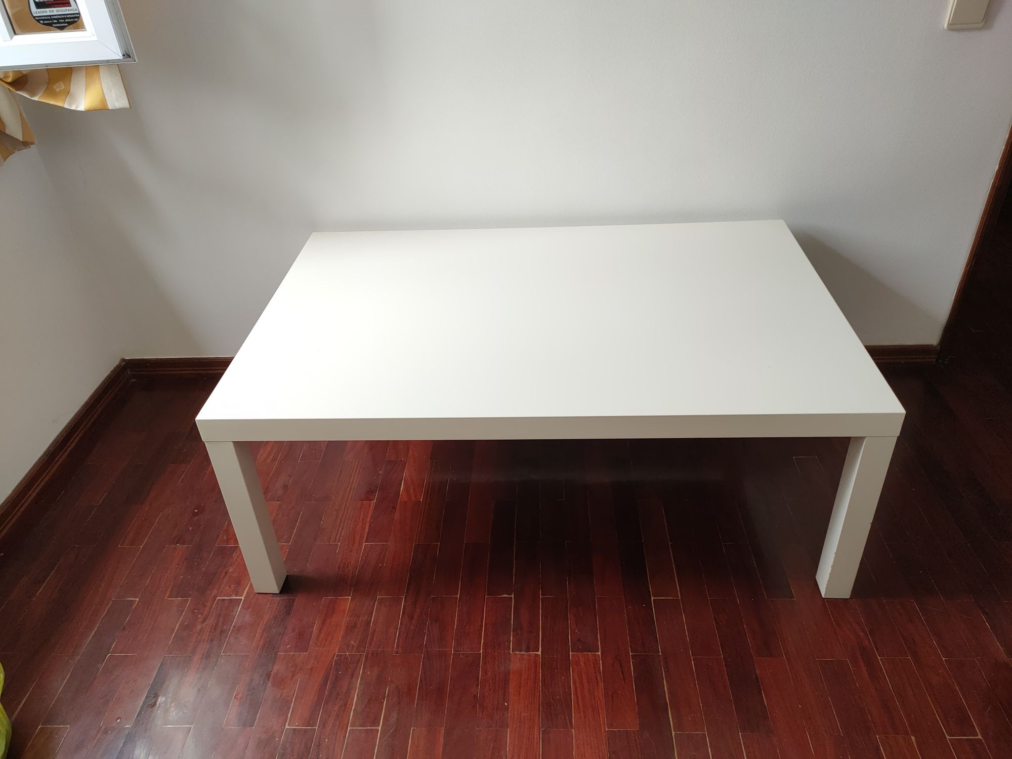 Mesa de centro usada em boas condições IKEA 1,18x0,73