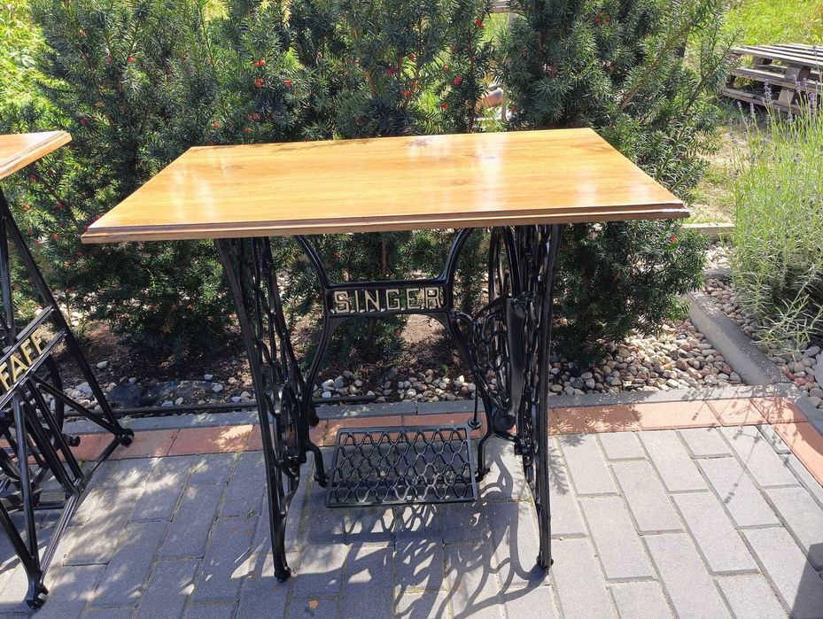 Stolik z podstawy od maszyny do szycia