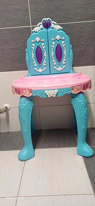 Toaletka dla dziewczynki.