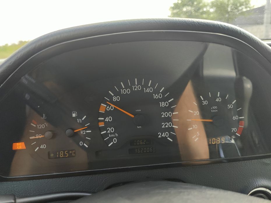 Панель приладів, приборка w202 mercedes