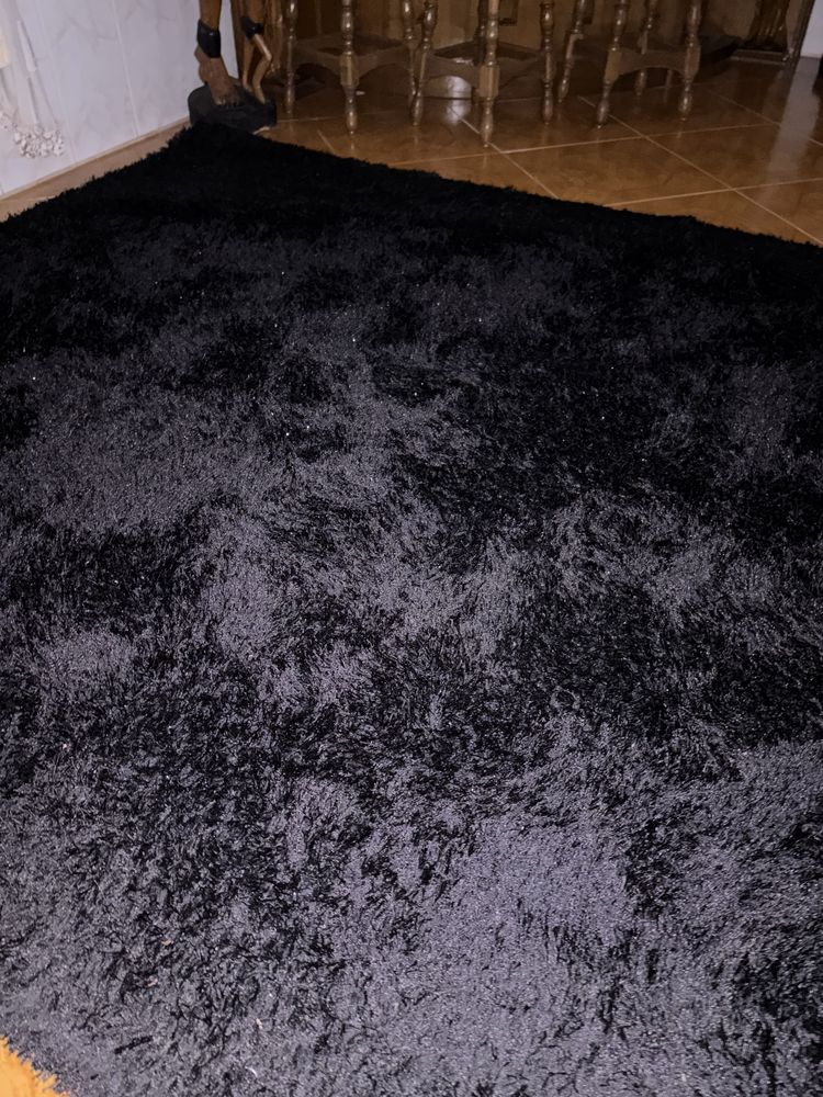 Vendo carpete preto nova