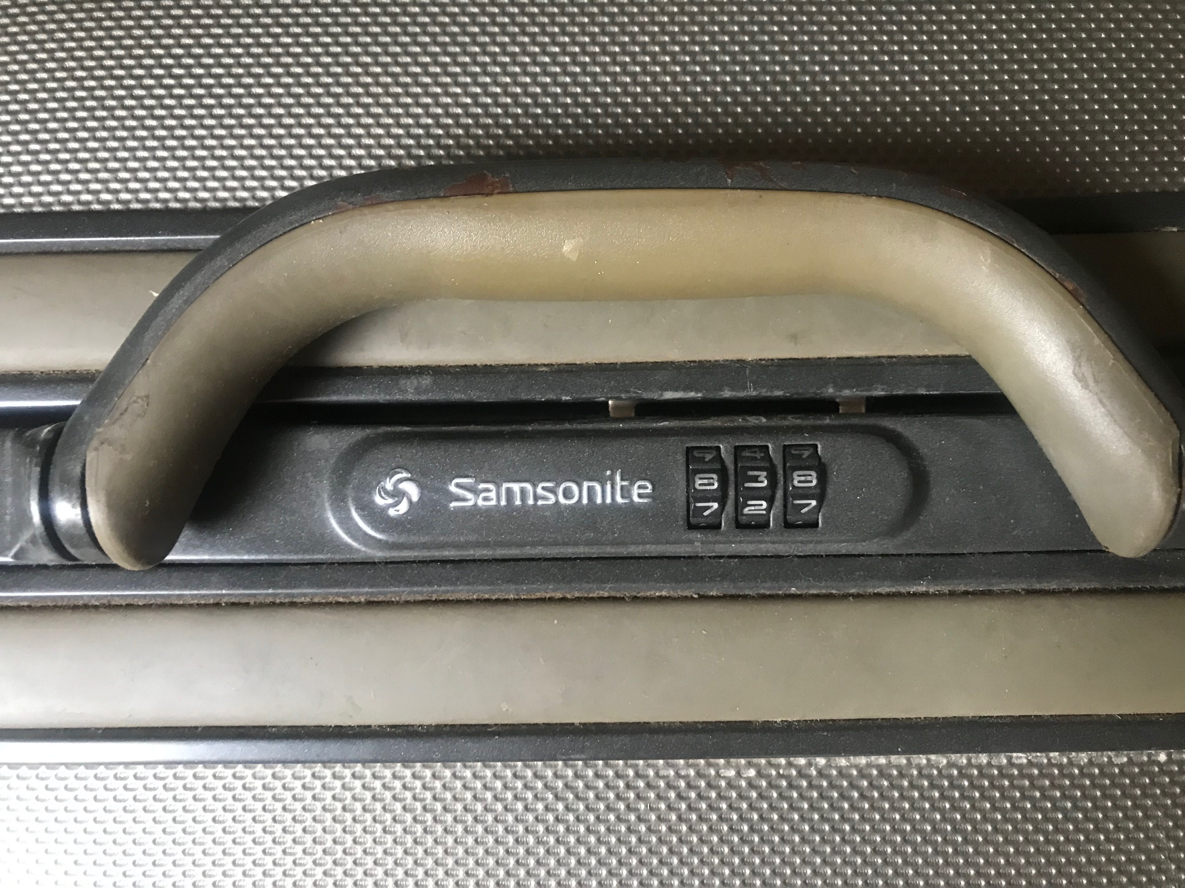 Samsonite rígida antiga (mais de 30 anos) com chave