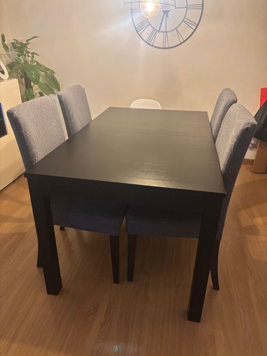 Conjunto mesa + cadeiras