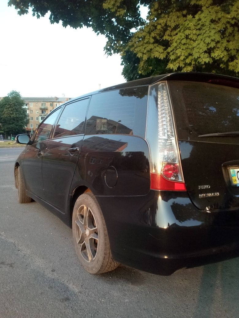 Mitsubishi Grandis, Грандис