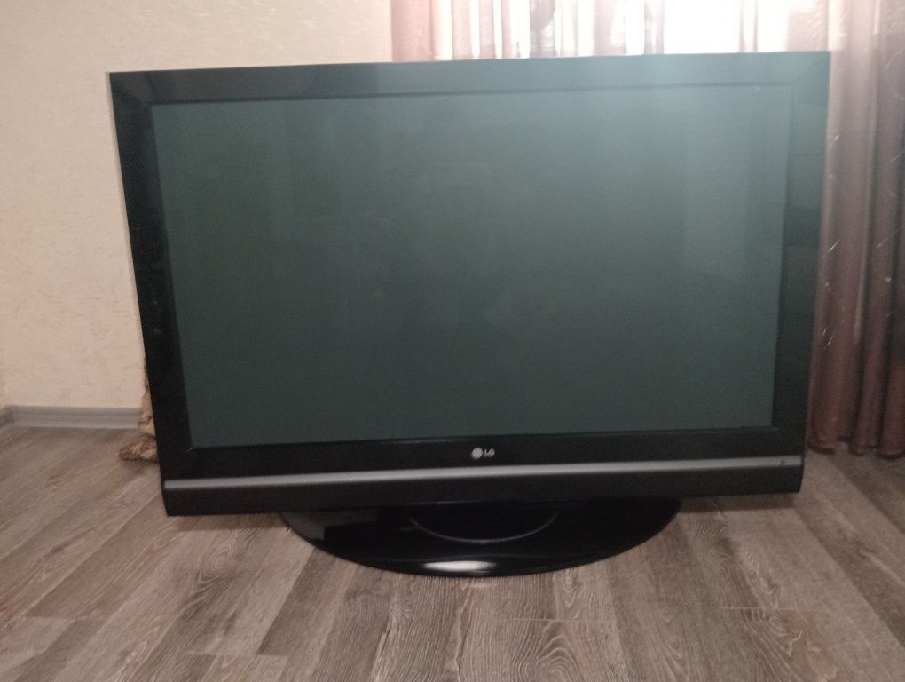 Телевизор LG 50" PC51-ZB