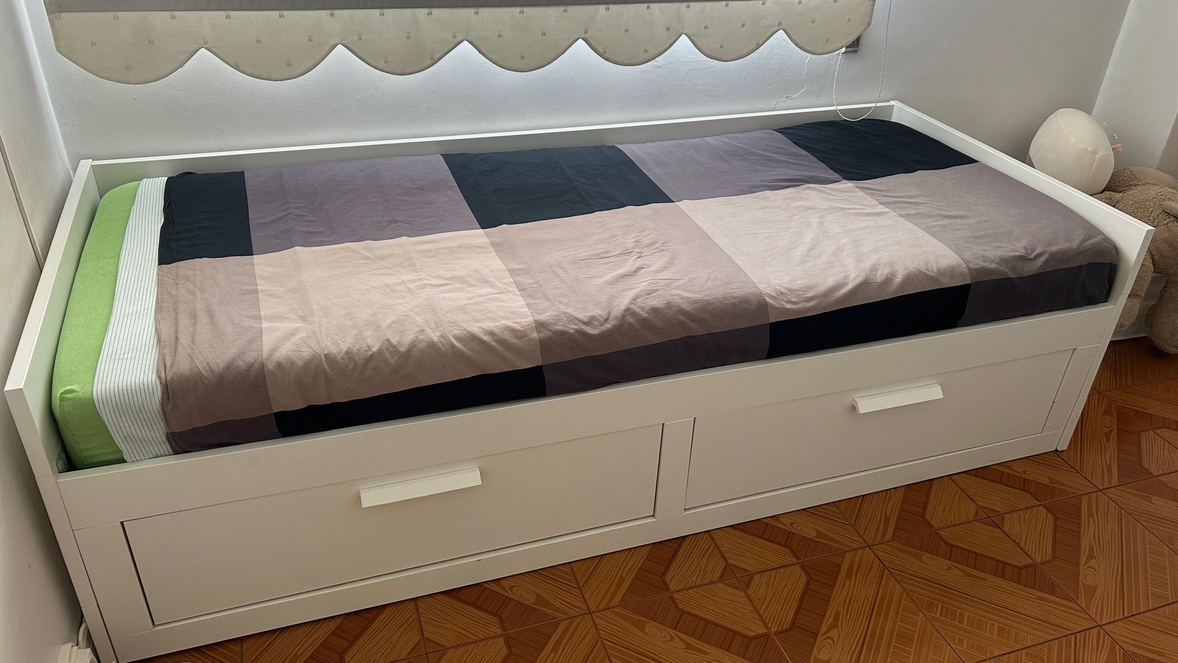 Cama com gavetas Ikea