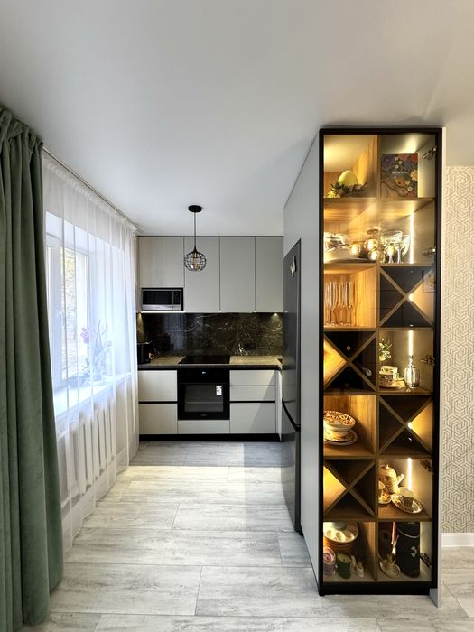 Продаж двокімнатної квартири з ремонтом в центрі міста