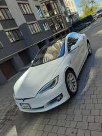 Tesla Model S Dual motor 2016 75Kw 400км.