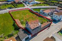 Moradia para Reconstrução / Anexos / Terreno com 1600m2 / Martingança