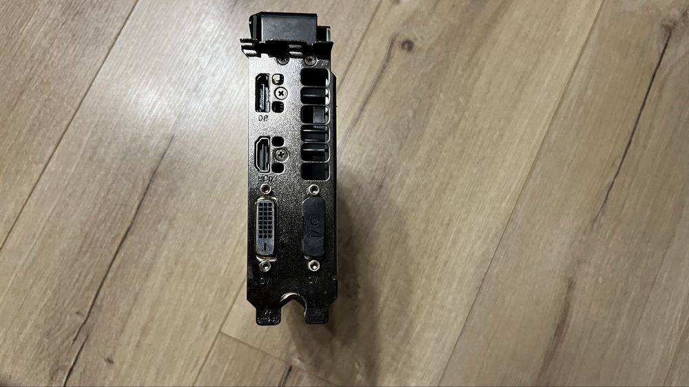 Sprzedam Asus ROG Strix Radeon RX 570 Gaming OC 4GB GDDR5