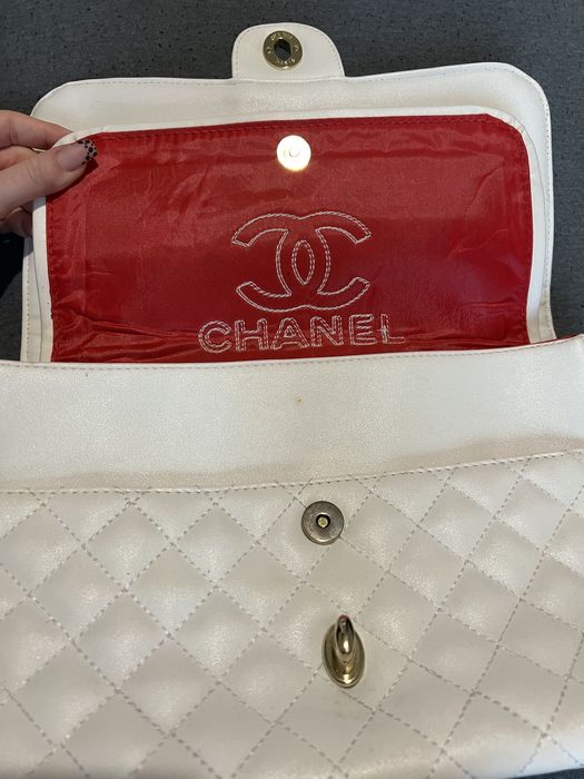 Torebka biała na ramię pikowana złote łańcuchy