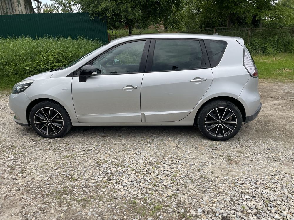 Автомобіль Renault Scenic