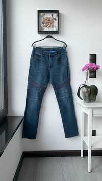r. 40 / r. L / Spodnie dżinsowe z przetarciami