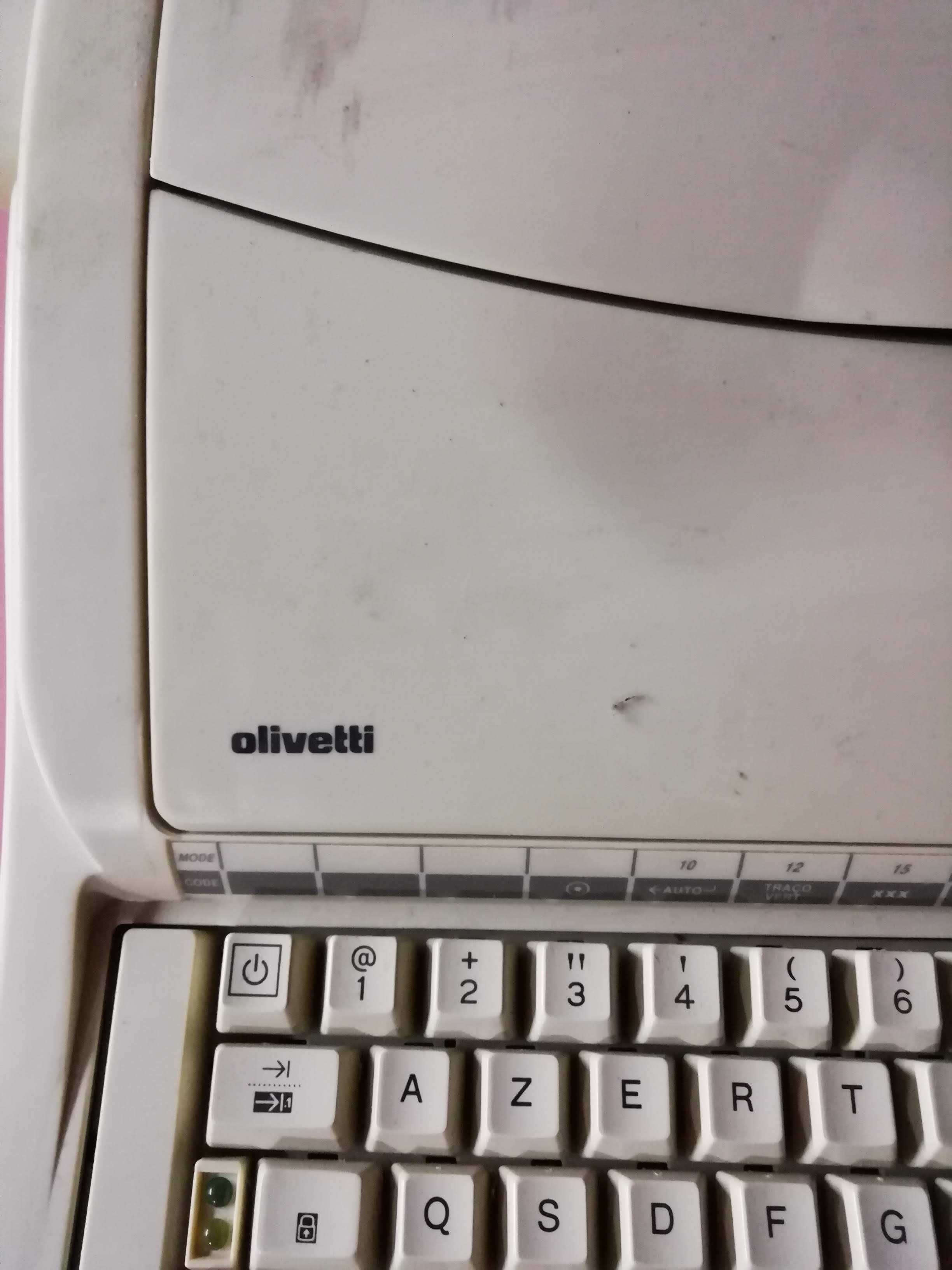 Máquina de escrever Olivetti Linea 101