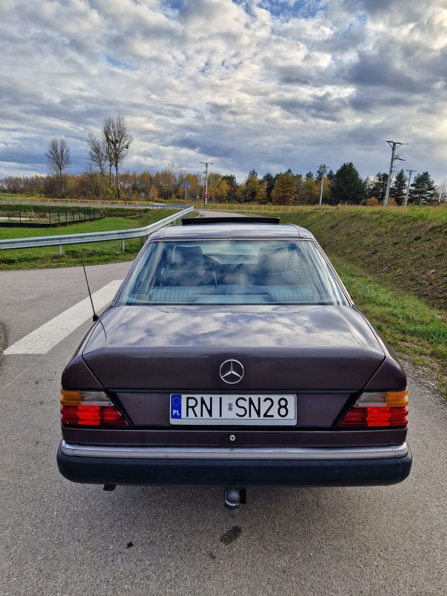 Mercedes W124 200d 4biegi sedan
Odpala "na tyk", nawet w najwię