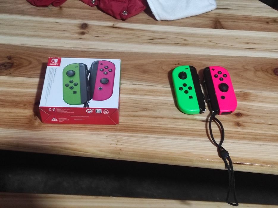 Joy-Con Nintendo Switch – Neon Verde e Rosa